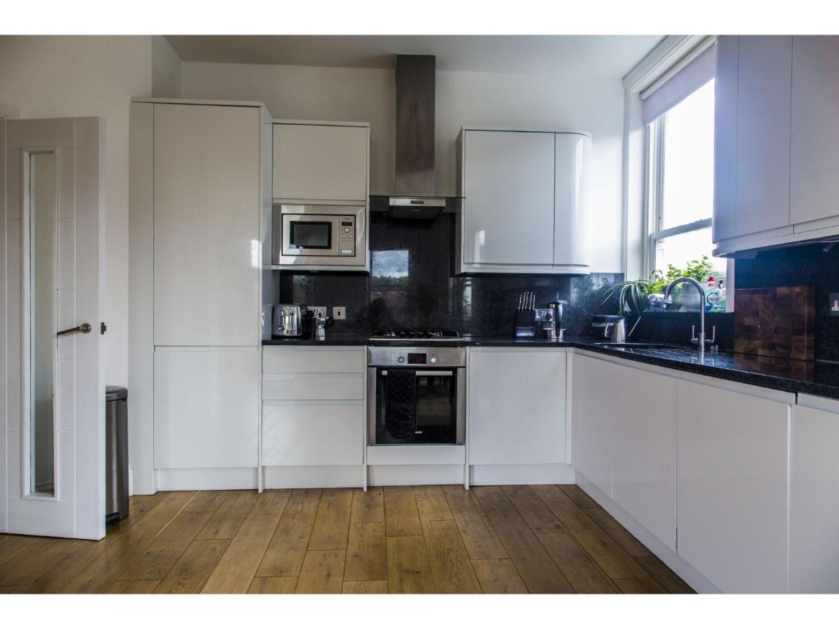 Modern In Hampstead For 4 Apartment London