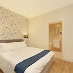 Fully Refurbished Flat, 2 Bedrooms, 2 Bath, Garden