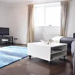 Bright, Modern 2BD in Maida Vale