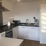 Bright & Modern 1 Bedroom Flat In Shepherds Bush