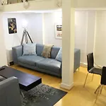 Central 2-Bed, 2-Bath Sanctuary Near Holborn Station, Covent Garden & West End