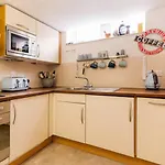 Central 2-Bed, 2-Bath Sanctuary Near Holborn Station, Covent Garden & West End