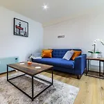 LUXURY BOUTIQUE 2 BED APARTMENT - STATION 1 min WALK