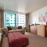 Guestready Superb Central Overlooking River Thames