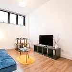 Split Level Studio Apartment In Camden