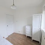 Modern 2-Bedroom Flat Near Chelsea