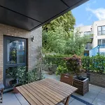 Stylish 2 Bed 2 Bath In Highgate & Free Parking