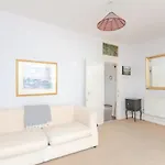 Cheerful 1 Bedroom Apartment In Vibrant Maida Vale