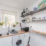 Cheerful 1 Bedroom Apartment In Vibrant Maida Vale