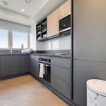 Luxury Three Bed Apartment By London Excel