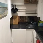 Stylish Studio Near Notting Hill Station!