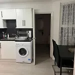 Lovely 1-Bedroom Home With Free Parking & Garden.