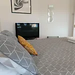 2 Bed Functional House Close To Manor Park Train Station