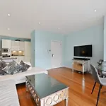 Hampstead Opulence Apartment - Luxurious Split Level Property