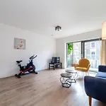 Modern 3Bdr Flat W Large Balcony, Kentish Town