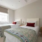 Chelsea Stunning Two Bedroom Townhouse With Airconditioning