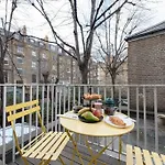 Chelsea Stunning Two Bedroom Townhouse With Airconditioning