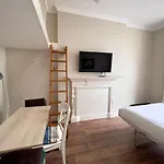 Super Flat In The Heart Of Westminster