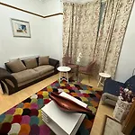 4 Double Bed Family Home 15 Mins From Central Ldn