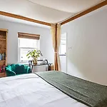 Quirky Spacious House In The Heart Of Hackney