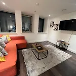 Spacious Sleep 7 Flat 20 Mins Central London Bp65