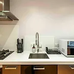 Stunning 3-Bed House In Central London