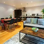 Stunning 3-Bed House In Central London