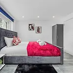 Serviced Ensuite Room Finsbury Park London N19