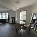 Star London Warwick Mansions 3-Bed Haven