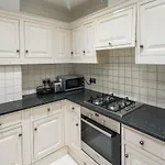 Remarkable 2-Bed Apartment In London