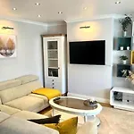 Stunning One Bedroom Apartment with Garden