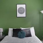 Stylish 3 Bedroom House Close To Streatham Hill Station