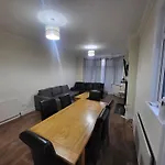 Spacious Central 5 Bedroom House By Tube Station