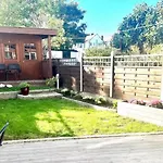 Stunning One Bedroom Apartment with Garden