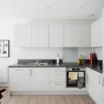 Beautiful & Contemporary Hackney Retreat