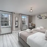 Large Stylish City Apartment