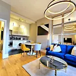 Gorgeous Hyde Park Home With Elevator Access By Tube Metro Stations