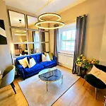 Gorgeous Hyde Park Home With Elevator Access By Tube Metro Stations