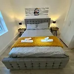 #7 Prime London Living Location
