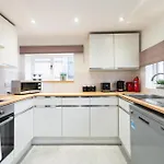 Bright, Spacious & Large Wimbledon Flat