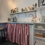 Charming & Quaint Old Compton Apartamento - Quiet Guests Only Allowed, No Parties Allowed, Over 25 Years Old Or Families
