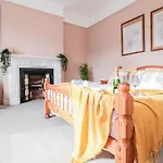 Stunning 5 Bed House In Clapham - Free Wifi!