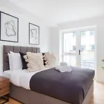 Soho & Fitzrovia With Balcony - Cityapartmentstay