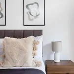Soho & Fitzrovia With Balcony - Cityapartmentstay