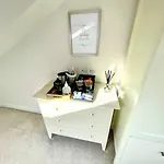Bright Quiet Loft Room Ensuite Serene Clapham Area