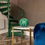 The Secret Kensington Garden Mews-2 Bedroom Full House-2 Train Lines- Spacious-Kings Road- Harrods -Chelsea Stadium-Private Small Patio