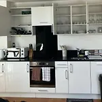 Heronsgate Gh016