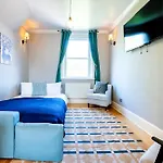 Large 1 Bedroom In Center Of London