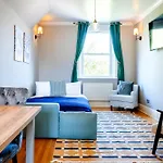 Large 1 Bedroom In Center Of London