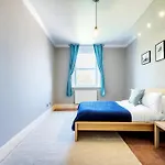Large 1 Bedroom In Center Of London